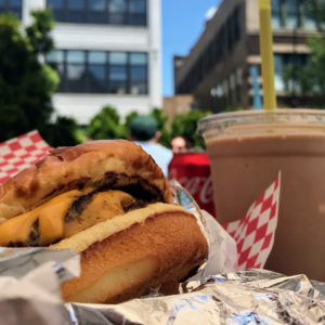 Cheeseburger and chocolate shake, Small Cheval